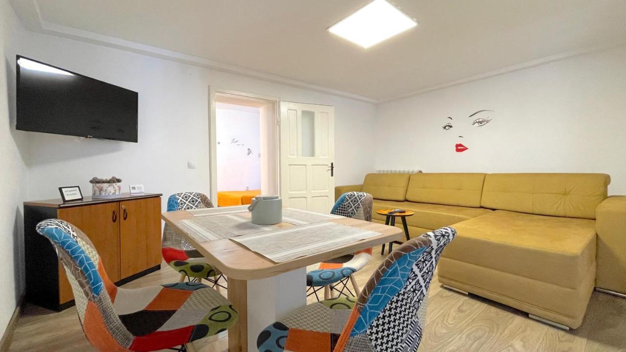 Well Prettyplaces Apartment 001 Braşov Buitenkant foto