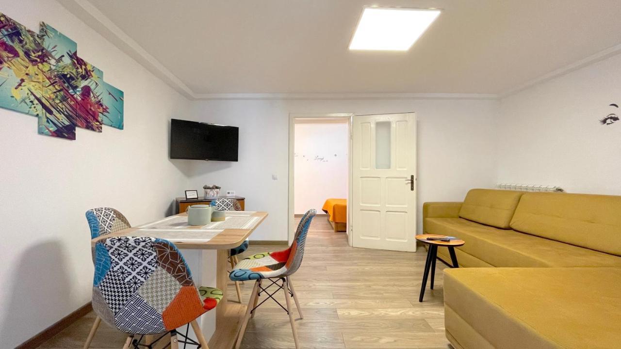 Well Prettyplaces Apartment 001 Braşov Buitenkant foto