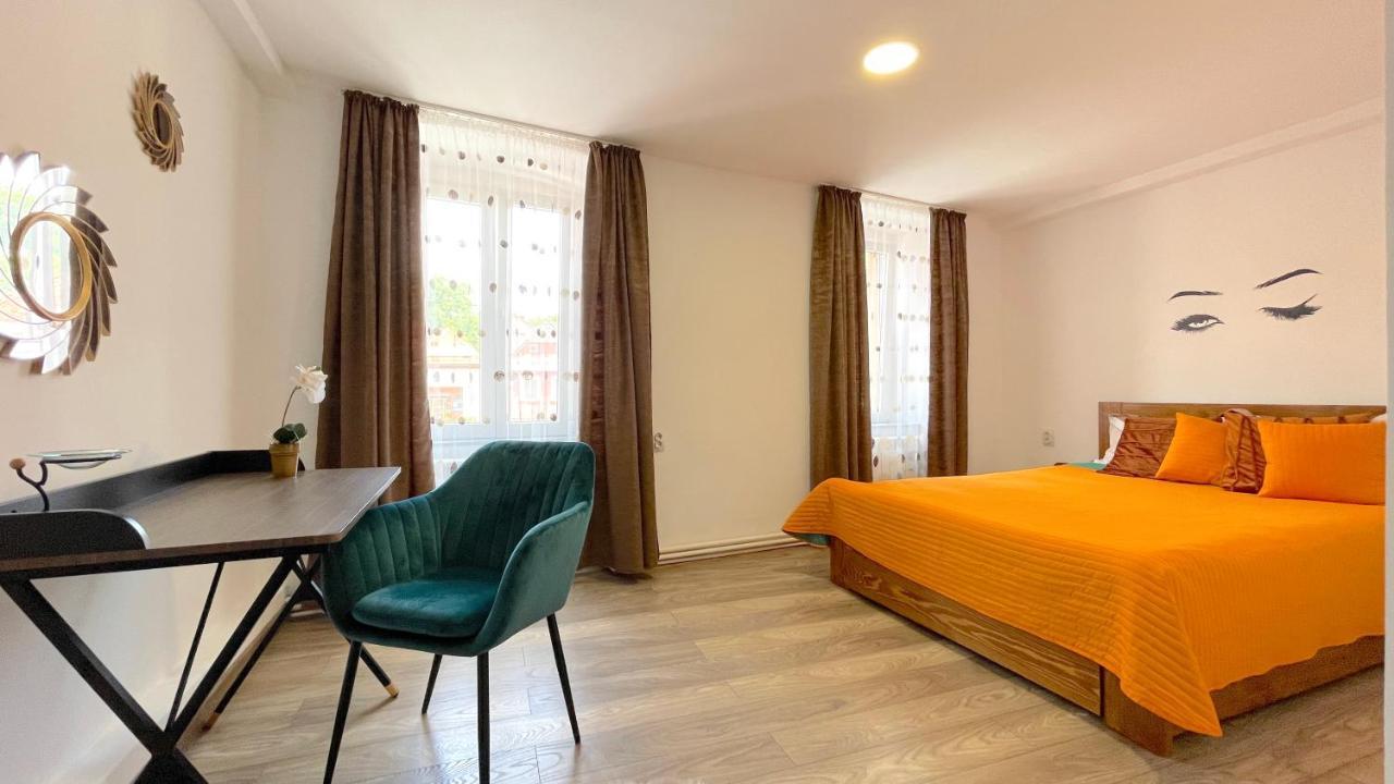 Well Prettyplaces Apartment 001 Braşov Buitenkant foto